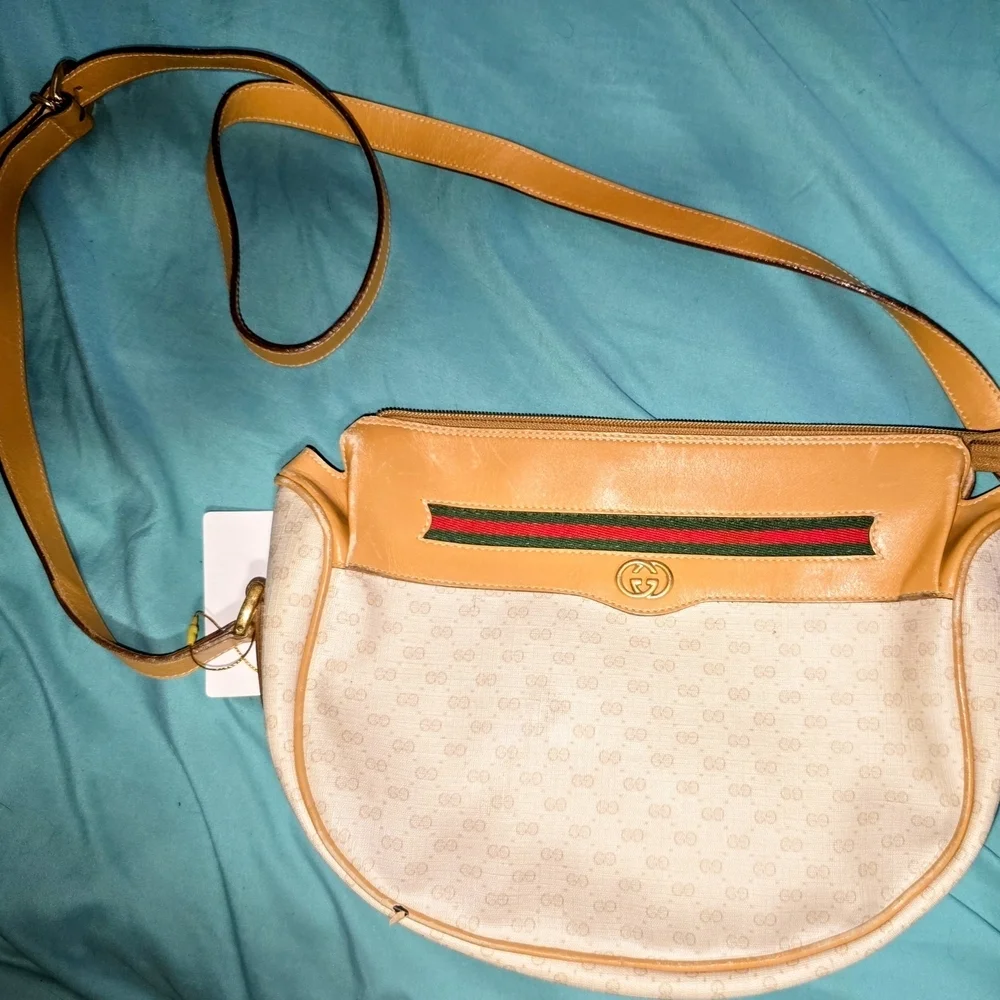 Gucci Tan and Cream Supreme Women's Bag With Red & Green Line